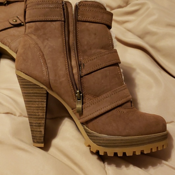 Boots - Picture 3 of 3